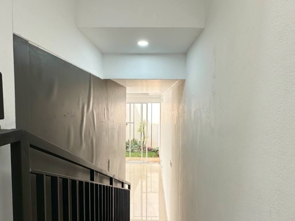 Rumah Dijual di Bambu Apus exclusive 1.8.