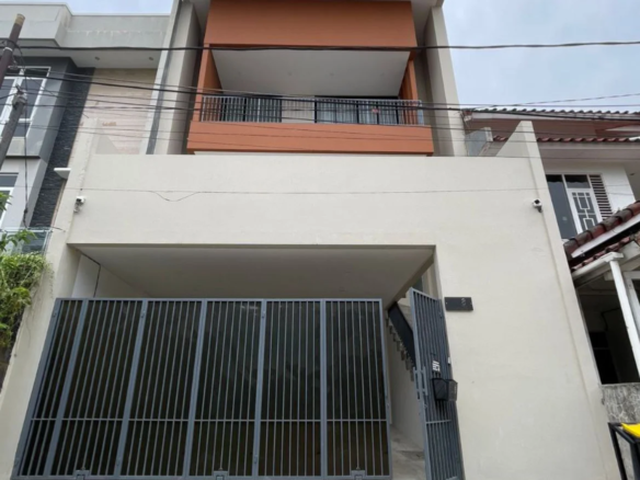 Rumah Mewah Dijual di Pulomas 4 Lantai 1.1