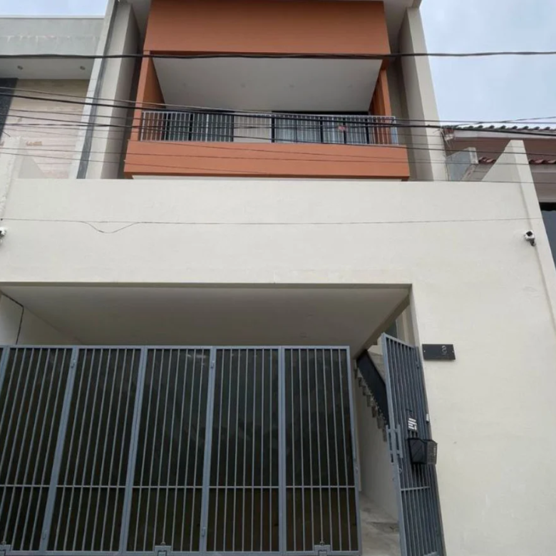 Rumah Mewah Dijual di Pulomas 4 Lantai 1.1